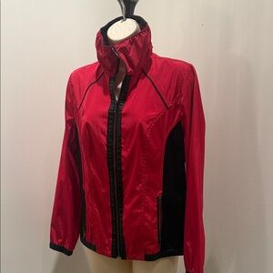 Beautiful Chico’s Zenergy Red and Black Zipper Lightweight Jacket with pockets